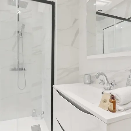 Charming Flat With Ac And Terrace Close To Center - Welkeys 公寓