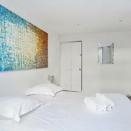Charming Flat With Ac And Terrace Close To Center - Welkeys Διαμέρισμα