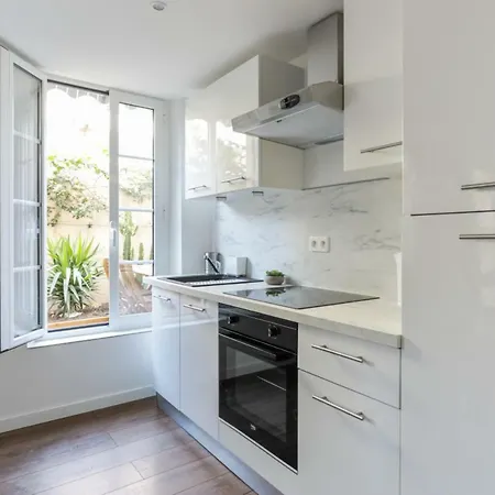 Charming Flat With Ac And Terrace Close To Center - Welkeys *